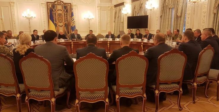 Порошенко объявил о прекращении военного положения. Фото: НВ