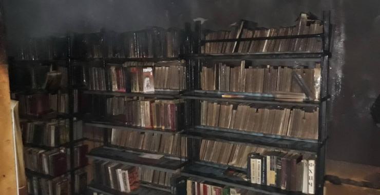 В здании библиотеки под Харьковом произошел пожар. Фото: ГСЧС