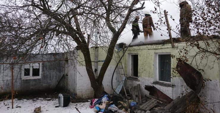 Во время пожара под Харьковом двое пожилых людей получили ожоги. Фото: ГСЧС