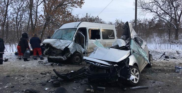 В Чугуевском районе столкнулись автобус и легковушка есть погибшие. Фото: ГУНПУ