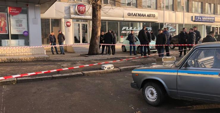 В Николаеве около здания суда расстреляли семейную пару. Фото ГУНПУ