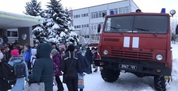 В первый день после каникул в Харькове заминировали школу. Фото: соцсети