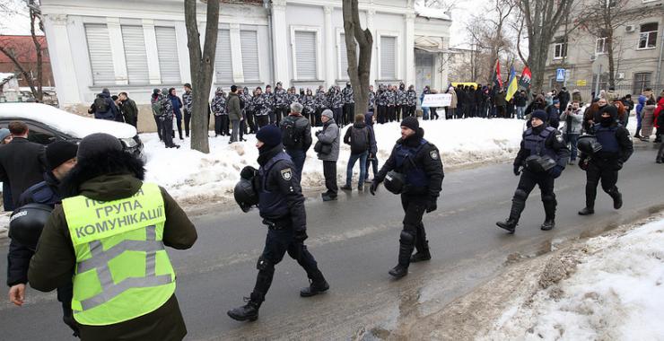 В Харькове пикетируют Генеральное консульство России. Фото: KHARKIV Today / Сергей Козлов