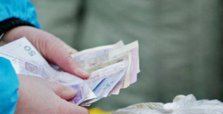 Харьковчанку пытались уговорить отдать свой голос на выборах за 500 гривен. Фото: ТСН