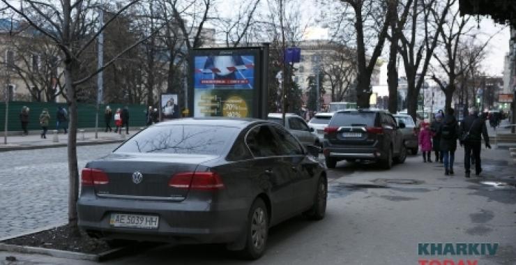 Харьковчаном грозят новыми штрафами: в городе начала работу Инспекция по паркованию. Фото: Константин Чегринский / KHARKIV Today