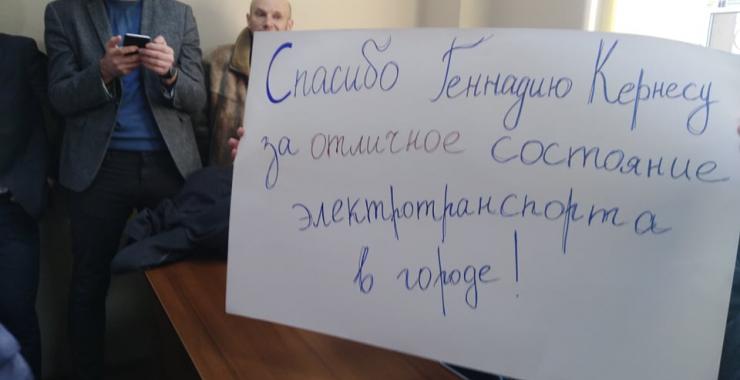 Команда поддержки городского головы Геннадия Кернеса в суде. Фото: Екатерина Иванова/KHARKIV Today