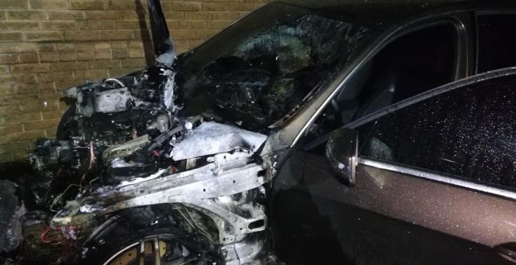 Спасатели тушили пожар в автомобиле около часа. Фото: ГСЧС в Харьковской области
