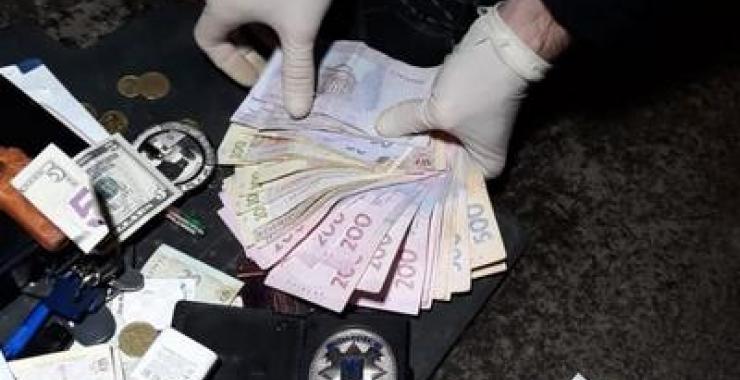 Харьковский полицейский и владелец ночного клуба организовали сеть сбыта наркотиков. Фото: Прокуратура Харьковской области