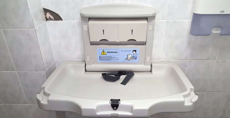 В Украине вводят обязательное обустройство пеленальных столиков в общественных туалетах. Фото: из открытых источников
