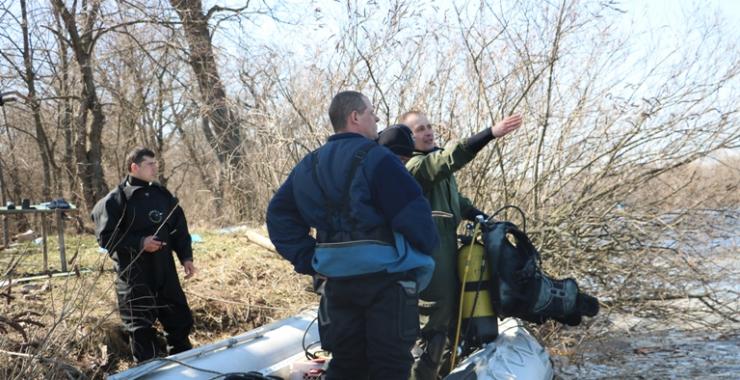 На Днепре в Полтавской области перевернулась лодка с людьми. Есть пропавшие без вести. Фото: ГСЧС