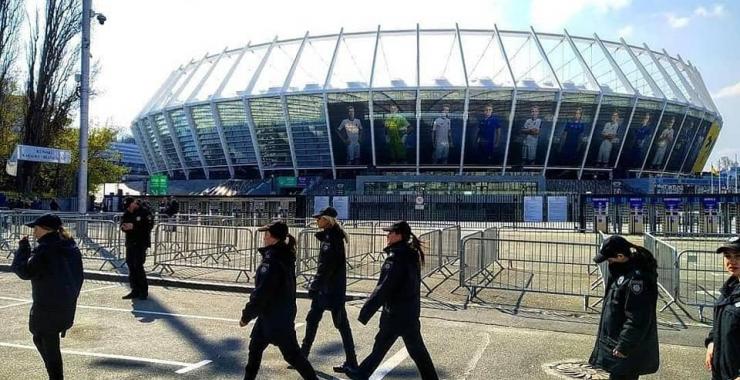 На "Олимпийском" идет активная подготовка к дебатам. Фото: соцсети.