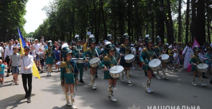 В параде приняли участие 1200 детей и взрослых. Фото: ГУ НП в Харьковской области