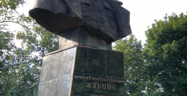 Памятник вернулся на место спустя чуть более месяца. Фото: facebook.com/gennadykernes.