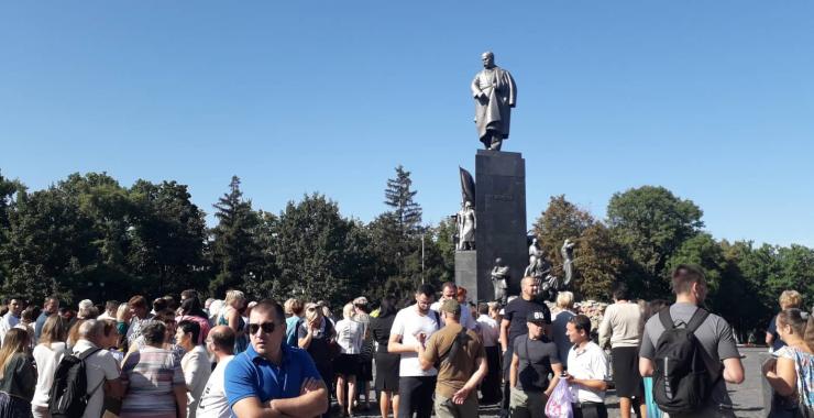 памятник Шевченко акция в День памяти погибших. Фото: KHARKIV Today