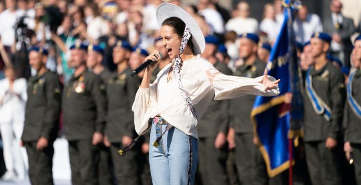 Алина Паш гимн День Независимости. Фото: president.gov.ua