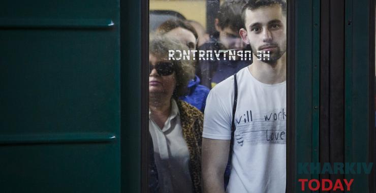 Пассажиры харьковской подземки оказались временно заблокированными в вагоне. Фото: Константин Чегринский/KharkivToday