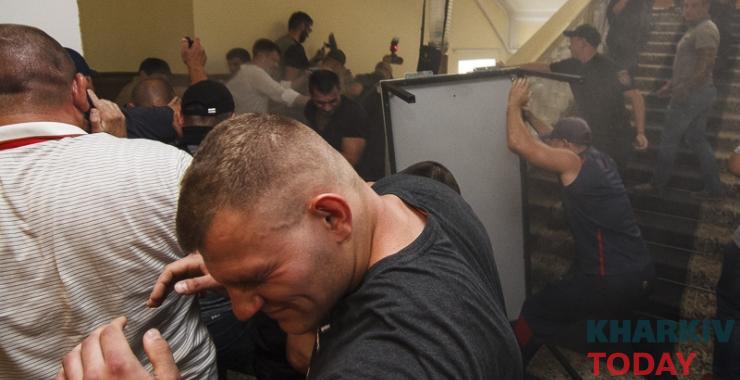 Кто стоит за организацией беспорядков, предстоит выяснить следствию. Фото: KHARKIV Today.