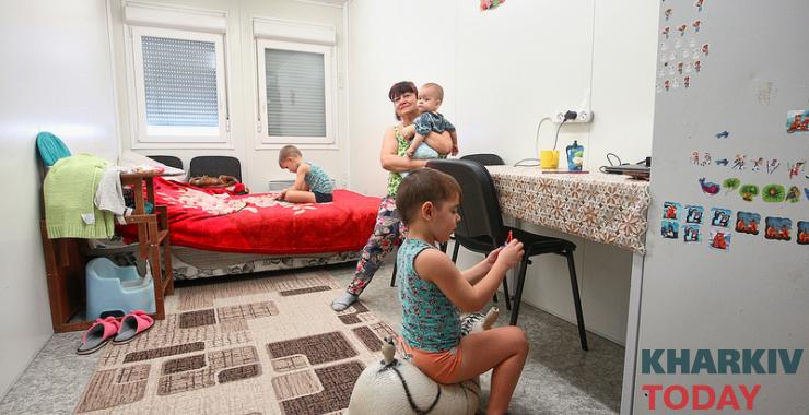 Чиновники требуют всех переселенцев найти себе жилье до конца лета. Фото: KHARKIV Today / Сергей Козлов