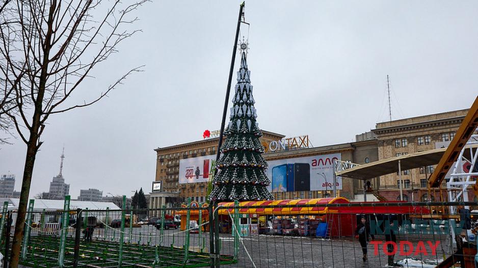 Елка на площади Свободы Елка на площади Свободы