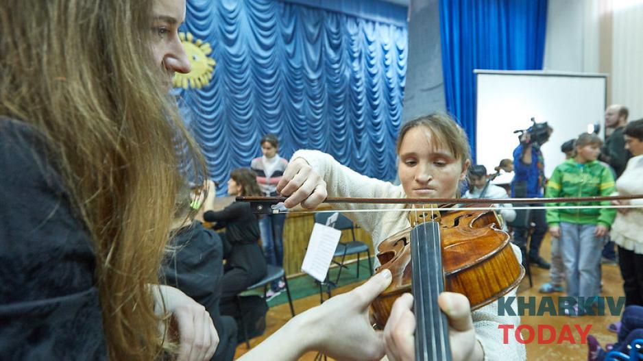 МАСО "Слобожанский" в детском доме-интернате в Богодухове. Фото: Сергей Козлов / KHARKIV Today МАСО "Слобожанский" в детском доме-интернате в Богодухове. Фото: Сергей Козлов / KHARKIV Today