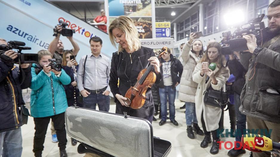 "Красная скрипка" Страдивари в Харькове. Фото: Сергей Козлов / KHARKIV Today