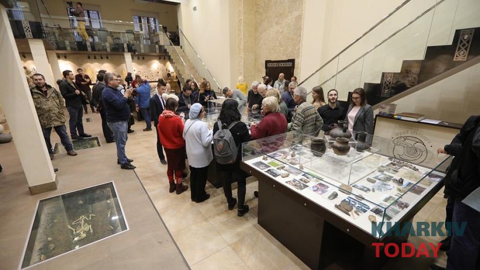 В ХНУ им. В. Н. Каразина открылась выставка "Итоги полевых археологических исследований 2019 года". Фото: KHARKIV Today/Сергей Козлов 