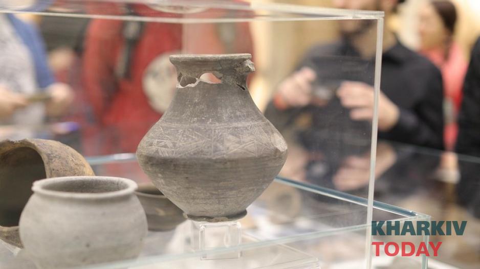 В ХНУ им. В. Н. Каразина открылась выставка "Итоги полевых археологических исследований 2019 года". Фото: KHARKIV Today/Сергей Козлов 