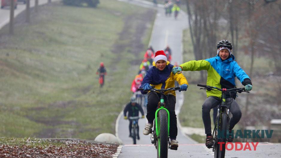 Велопробег Дедов Морозов. Фото: Сергей Козлов / KHARKIV Today Велопробег Дедов Морозов. Фото: Сергей Козлов / KHARKIV Today