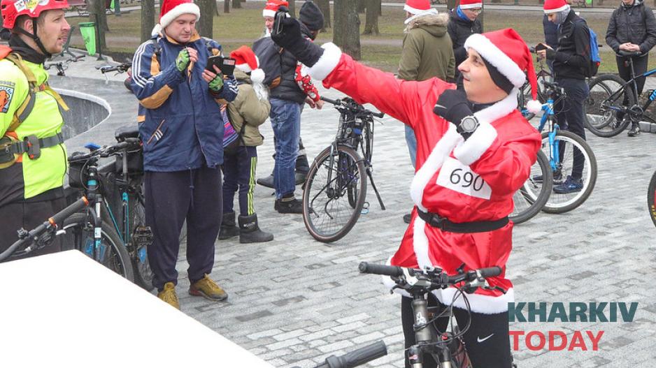 Велопробег Дедов Морозов. Фото: Сергей Козлов / KHARKIV Today Велопробег Дедов Морозов. Фото: Сергей Козлов / KHARKIV Today