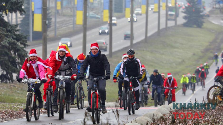 Велопробег Дедов Морозов. Фото: Сергей Козлов / KHARKIV Today Велопробег Дедов Морозов. Фото: Сергей Козлов / KHARKIV Today