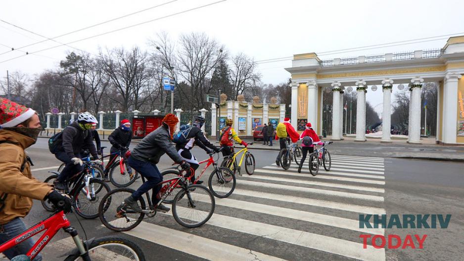 Велопробег Дедов Морозов. Фото: Сергей Козлов / KHARKIV Today Велопробег Дедов Морозов. Фото: Сергей Козлов / KHARKIV Today