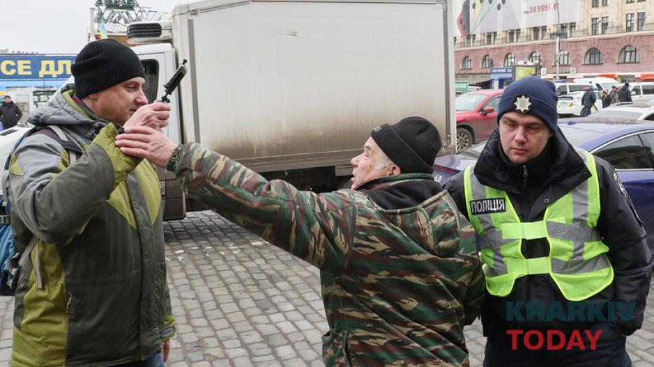 Митинг за русский язык в Харькове закончился потасовкой. Фото: KHARKIV Today/Сергей Козлов Митинг за русский язык в Харькове закончился потасовкой. Фото: KHARKIV Today/Сергей Козлов