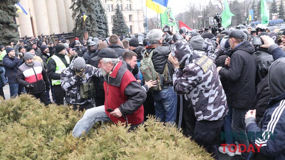 Митинг за русский язык в Харькове закончился потасовкой. Фото: KHARKIV Today/Сергей Козлов Митинг за русский язык в Харькове закончился потасовкой. Фото: KHARKIV Today/Сергей Козлов