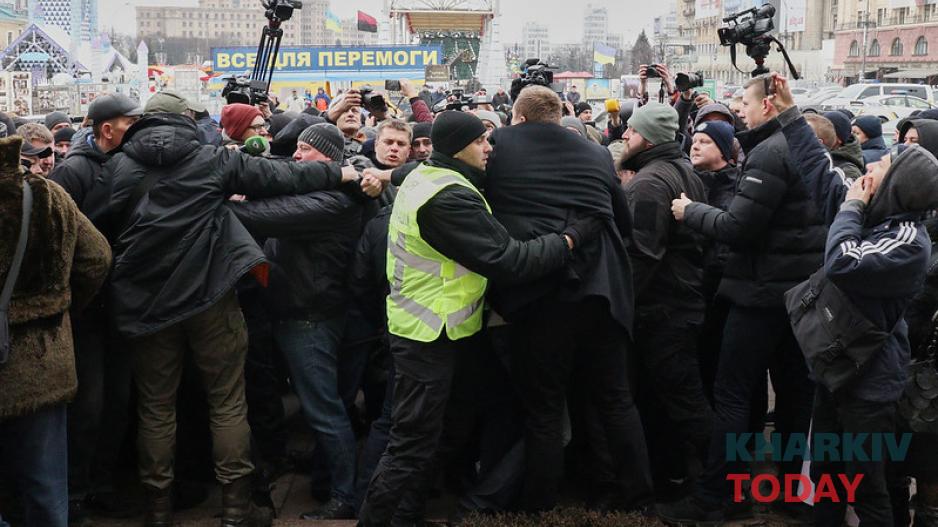 Митинг за русский язык в Харькове закончился потасовкой. Фото: KHARKIV Today/Сергей Козлов Митинг за русский язык в Харькове закончился потасовкой. Фото: KHARKIV Today/Сергей Козлов