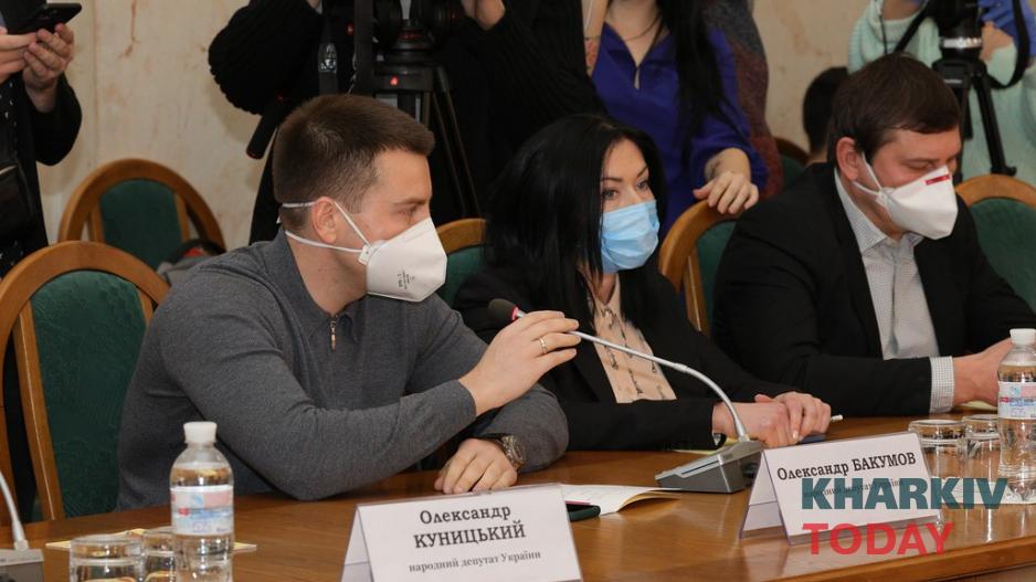 Александр Бакумов, Виктория Кинзбурская и Андрей Одарченко в Харьковской ОГА. Фото: Сергей Козлов / KHARKIV Today Александр Бакумов, Виктория Кинзбурская и Андрей Одарченко в Харьковской ОГА. Фото: Сергей Козлов / KHARKIV Today