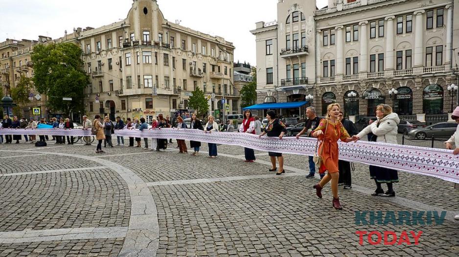 День вишиванки у Харкові вийшов із підземки: фоторепортаж