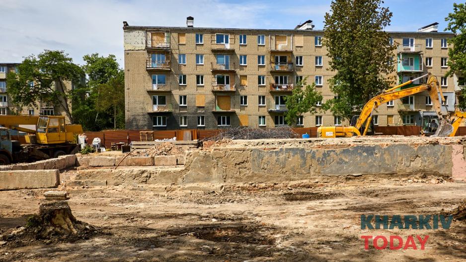 У Харкові майже завершився демонтаж будинку: як це відбувається