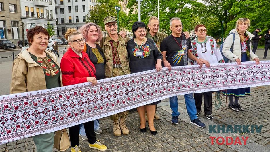 День вишиванки у Харкові вийшов із підземки: фоторепортаж