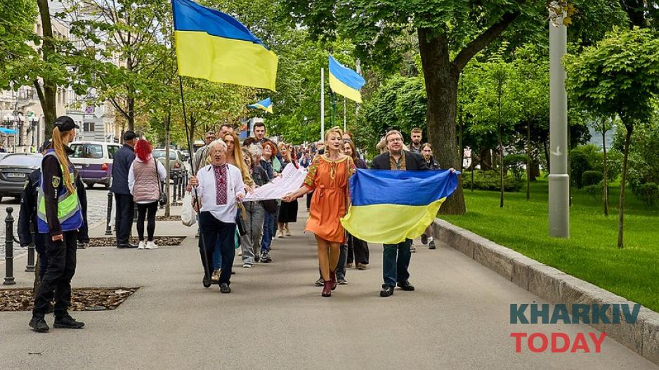День вишиванки у Харкові вийшов із підземки: фоторепортаж