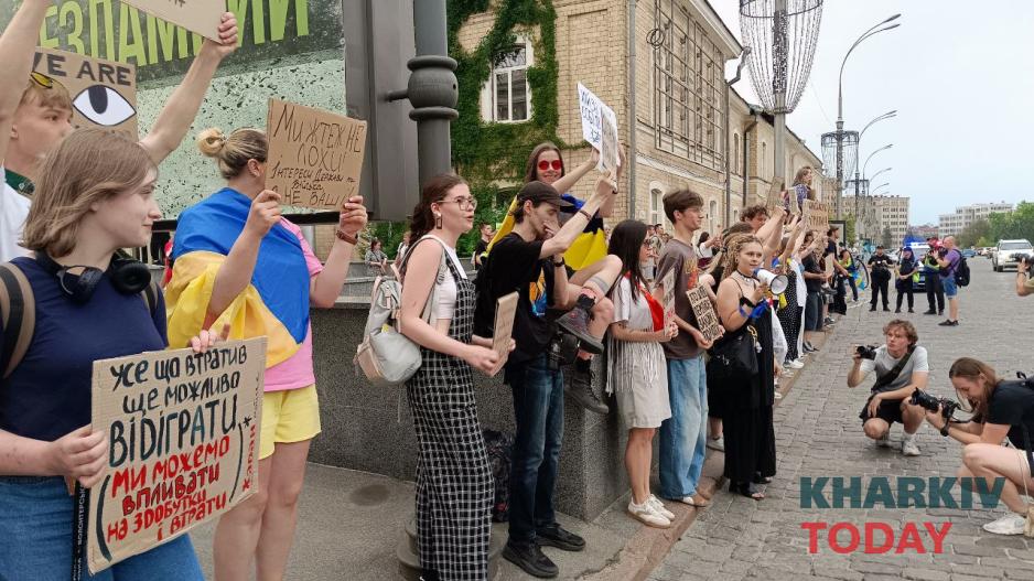 Харків'яни влаштували акцію на підтримку антикорупційних органів