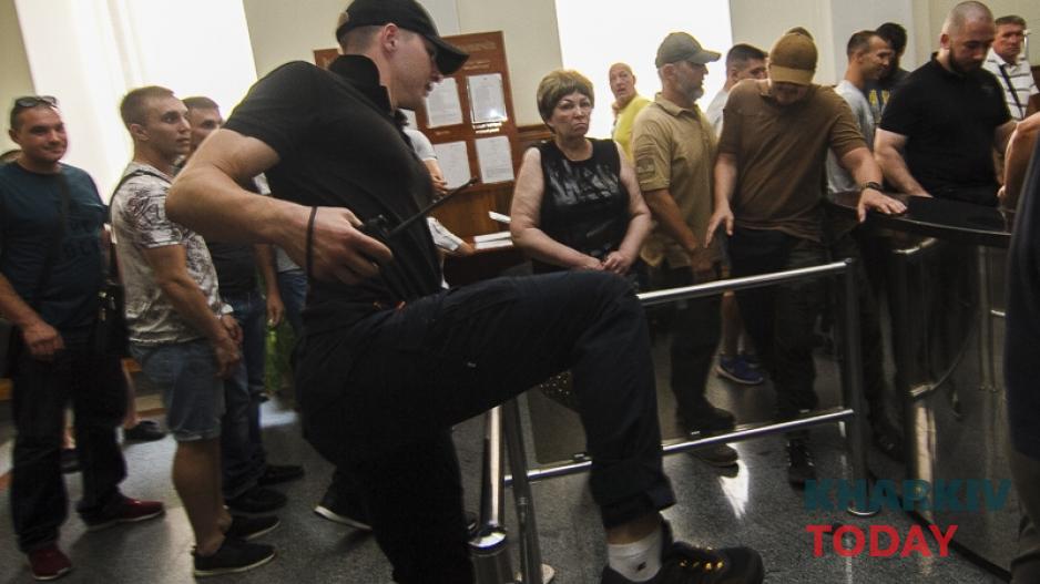 Беспорядки в горсовете происходили в день сессии 20 июня. Фото KHARKIV Today/