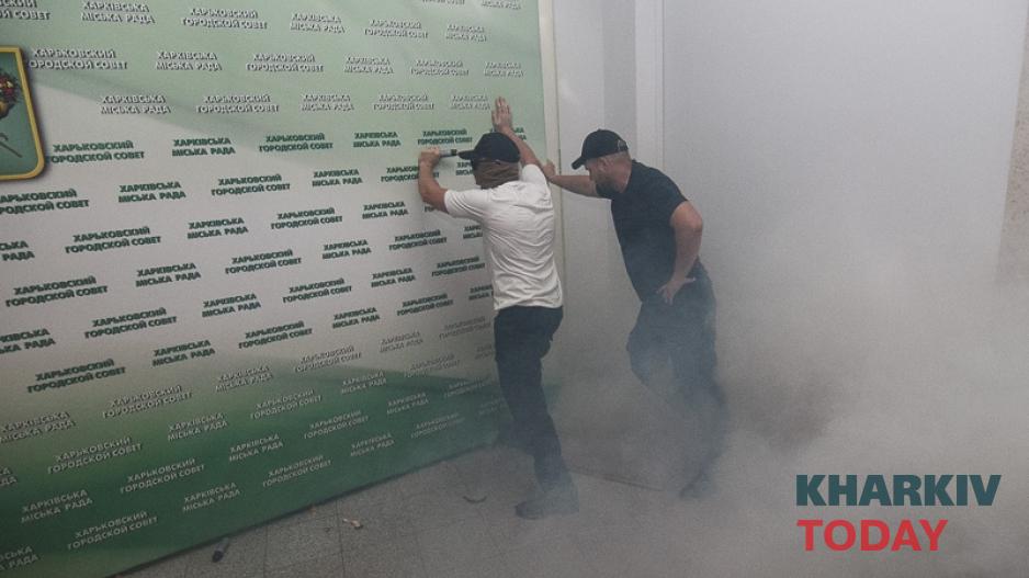 Еще две женщины госпитализированы после распыления газа в горсовете.