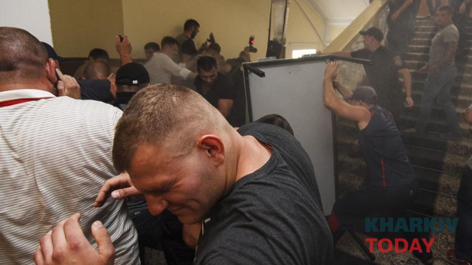 Кто стоит за организацией беспорядков, предстоит выяснить следствию. Фото: KHARKIV Today.