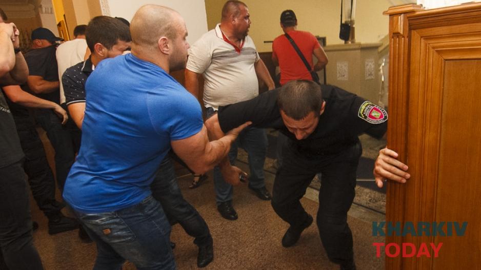 Беспорядки в горсовете 20 июня. Фото: KHARKIV Today