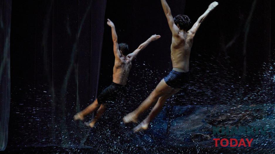 лебединое озеро на воде. Фото: Сергей Козлов / KHARKIV Today лебединое озеро на воде. Фото: Сергей Козлов / KHARKIV Today