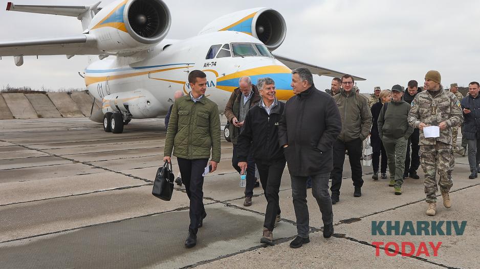 ООС, разведение войск, Донбасс, война, Аваков, Ан-74. Фото: Сергей Козлов / KHARKIV Today ООС, разведение войск, Донбасс, война, Аваков. Фото: Сергей Козлов / KHARKIV Today