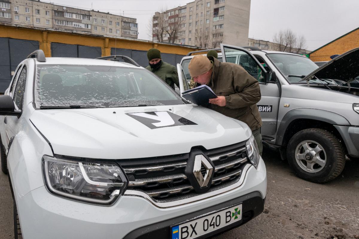 Пограничники будут ездить на авто с новыми знаками