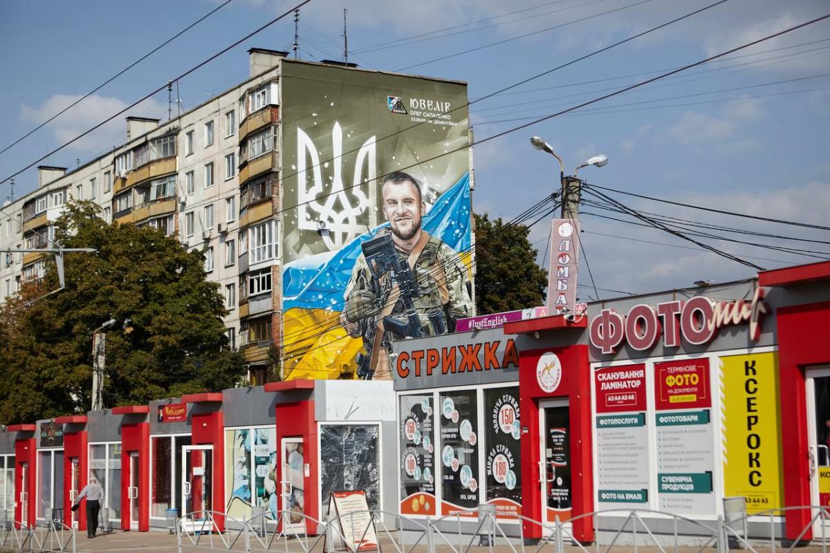 В Харькове появился мурал в честь бойца спецподразделения 