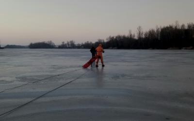 провалился под лед, пруд в Балаклейском районе. Фото: ГСЧС в Харьковской области 