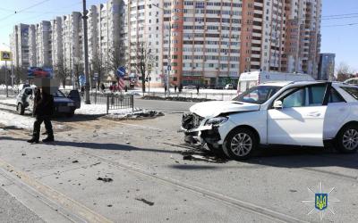 В ДТП на Алексеевке пострадал человек. Фото: Патрульная полиция Харькова